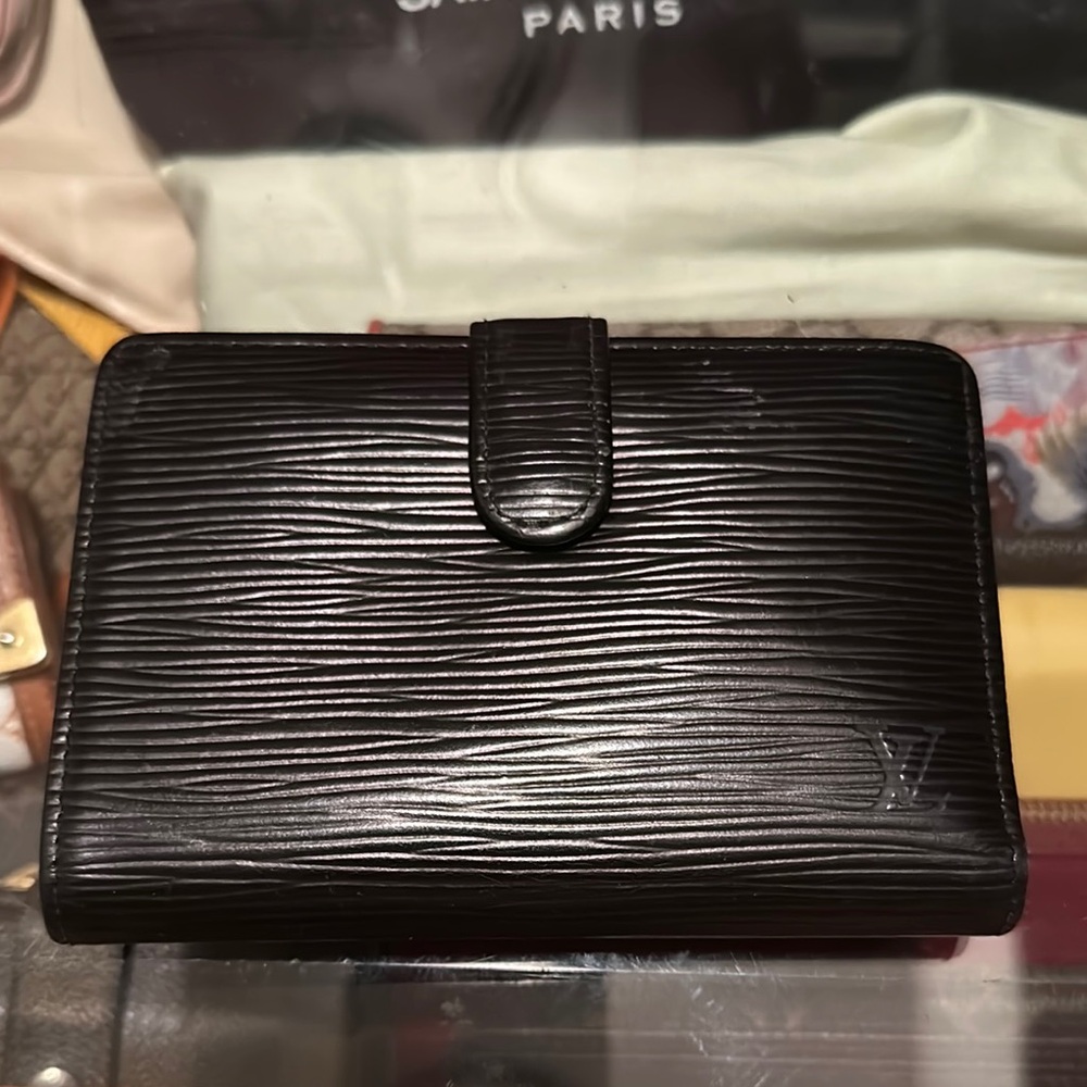 Louis Vuitton Black compact Wallet 💯percent authentic